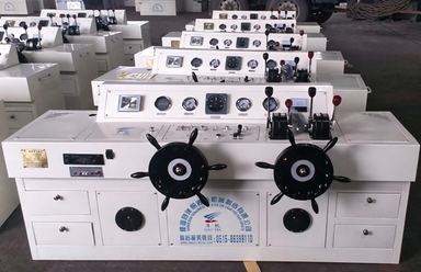 Пульт рулевого механизма с двойным рулевым колесом